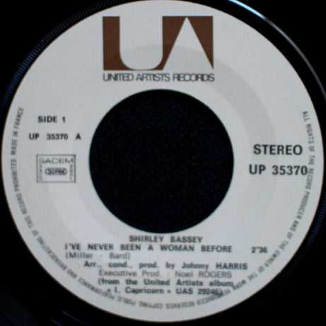 Shirley Bassey : I've Never Been A Woman Before (7", Single)