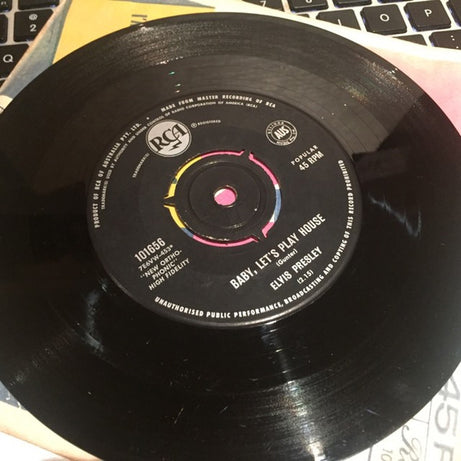 Elvis Presley : Baby Let's Play House / I'm Left, You're Right, She's Gone (7", Single)