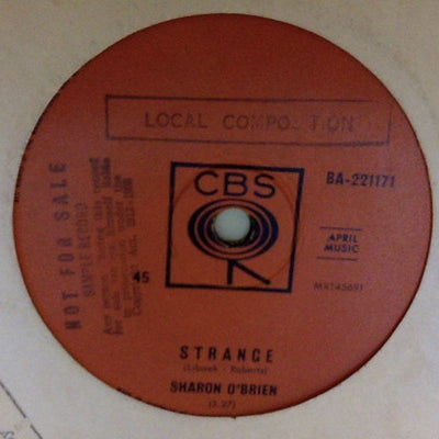 Sharon O'Brien (2) : Strange (7", Single, Smplr)
