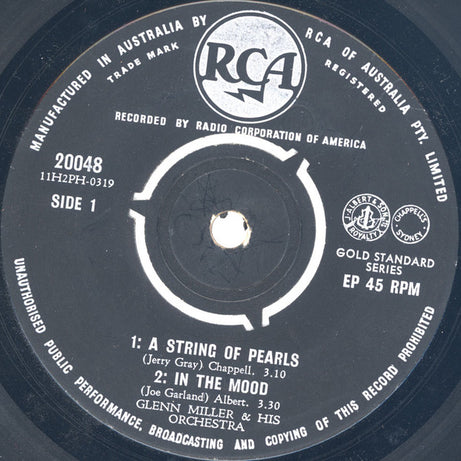 Glenn Miller And His Orchestra : A String Of Pearls (7", EP, Mono)