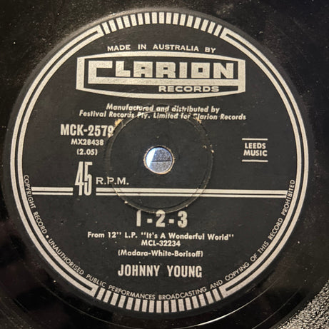 Johnny Young : Mrs. Willoughby / 1-2-3 (7", Single)