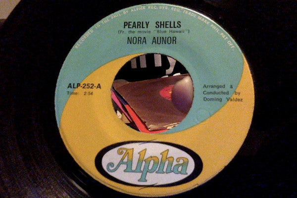 Nora Aunor : Pearly Shells (7")