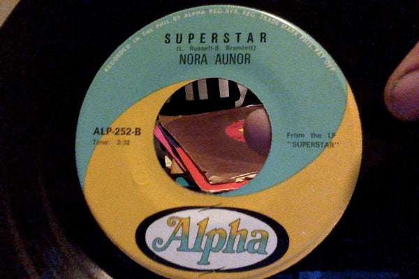 Nora Aunor : Pearly Shells (7")