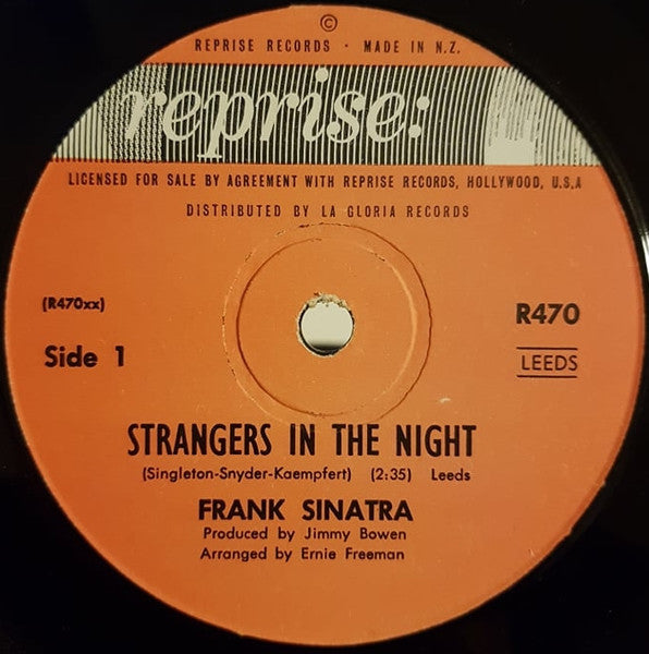 Frank Sinatra : Strangers In The Night / Oh, You Crazy Moon (7", Single)