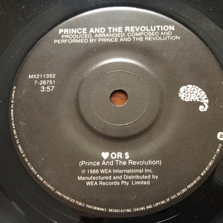 Prince And The Revolution : Kiss (7", Single)