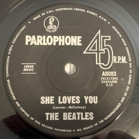 The Beatles : She Loves You (7", Single, Mono, RE)