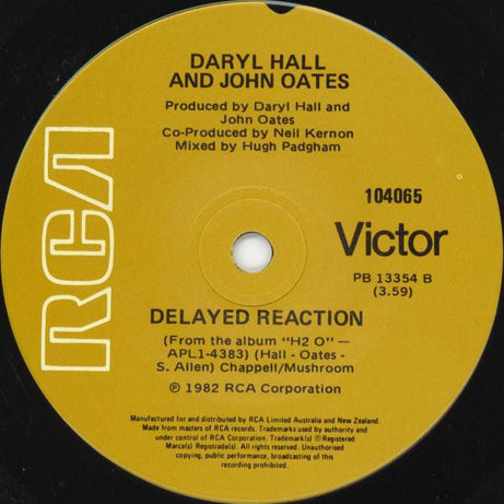 Daryl Hall & John Oates : Maneater (7", Single)