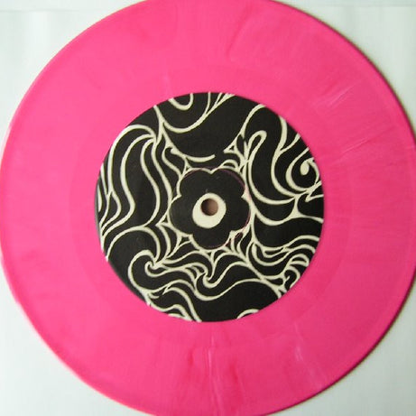 Love Dolls : Rock In The Sea (7", Pin)