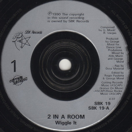 2 In A Room : Wiggle It (7", Single, Sil)