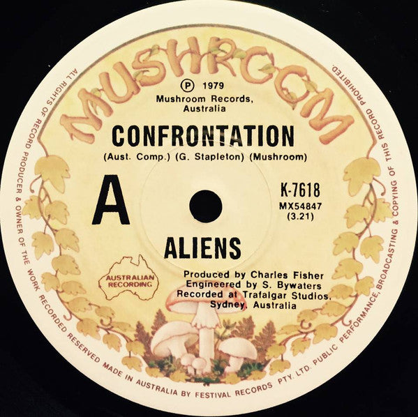 The Aliens (4) : Confrontation / The Boys In Black (7", Single)