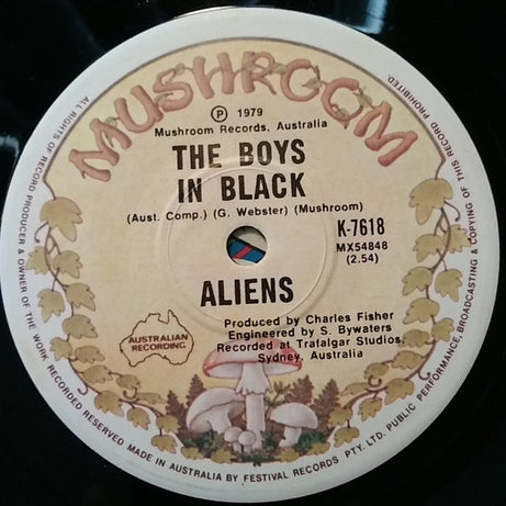 The Aliens (4) : Confrontation / The Boys In Black (7", Single)
