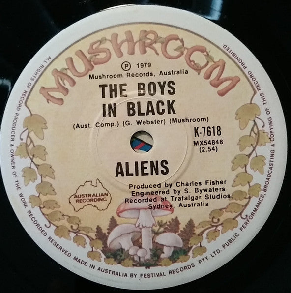 The Aliens (4) : Confrontation / The Boys In Black (7", Single)