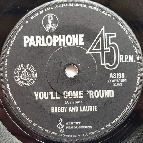 Bobby And Laurie : Hitch Hiker (7", Single)