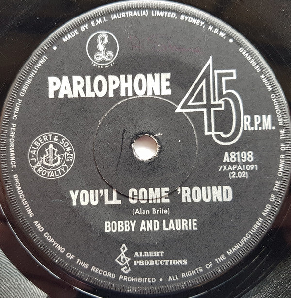 Bobby And Laurie : Hitch Hiker (7", Single)