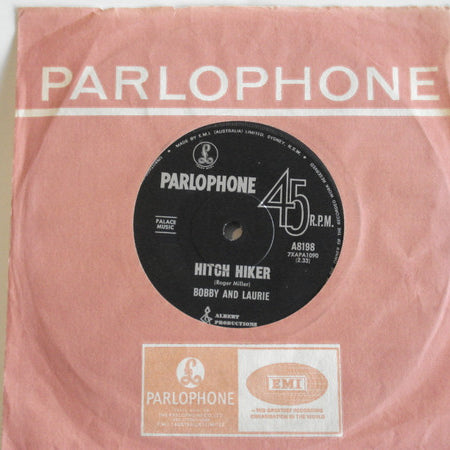 Bobby And Laurie : Hitch Hiker (7", Single)