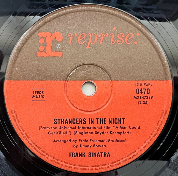 Frank Sinatra : Strangers In The Night (7", Single)