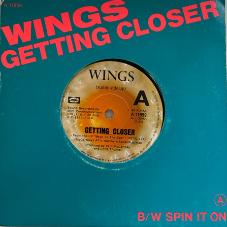 Wings (2) : Getting Closer (7", Single)