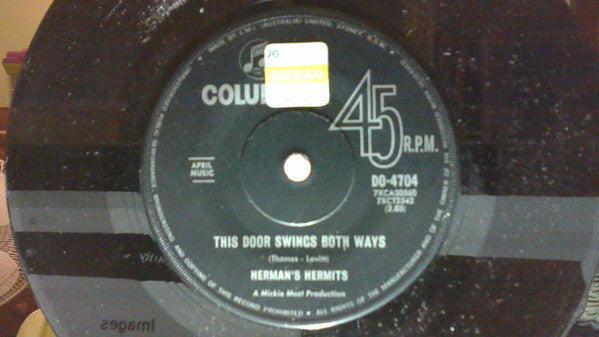 Herman's Hermits : This Door Swings Both Ways (7", Single)